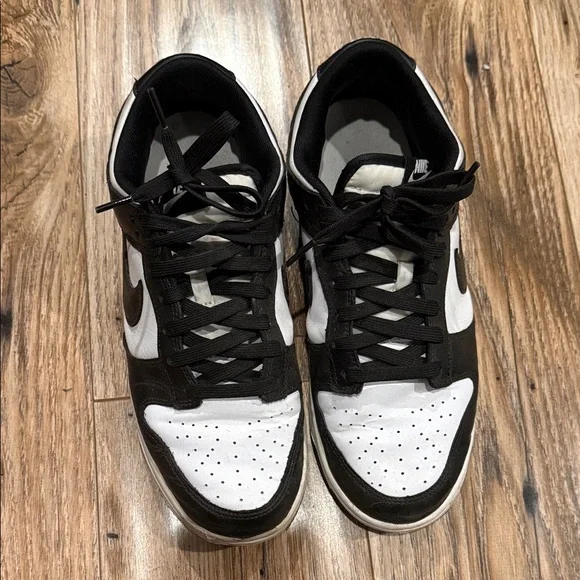 Nike Men's Black and White Low-Top Sneakers - Picture 1 of 5